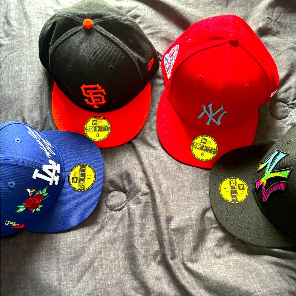 4 New Era Hats, still in great condition!